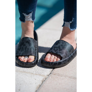 Julia Black on Black Leopard Slide