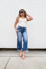 Load image into Gallery viewer, Blakely Ash Crop
