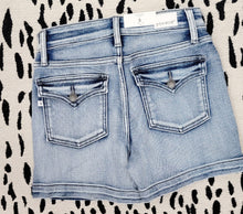 Load image into Gallery viewer, Judy Blue Flap Pocket Shorts
