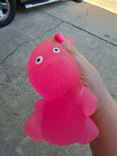Load image into Gallery viewer, Jumbo Solid Gummy Bear Squish (fast rise)
