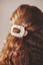 Load image into Gallery viewer, Teletie Almond Beige Round Flat Clip
