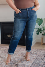Load image into Gallery viewer, Judy Blue Slim Fit 82428
