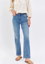 Load image into Gallery viewer, Judy Blue Medium Straight 8602

