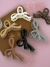 Load image into Gallery viewer, Ribbon Claw Clip
