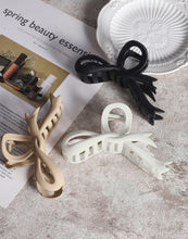 Load image into Gallery viewer, Ribbon Claw Clip
