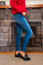 Load image into Gallery viewer, Judy Blue Soft Denim Skinny
