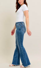 Load image into Gallery viewer, Judy Blue Vintage Wash Flare Fray Hem
