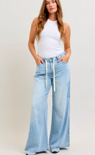 Load image into Gallery viewer, JB Featherweight Palazzo Pant 881091
